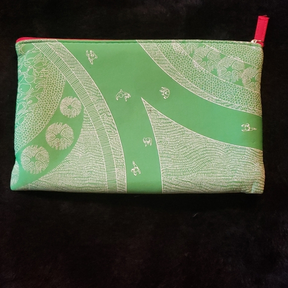 Emirates✈ amenities kit - Picture 3 of 9